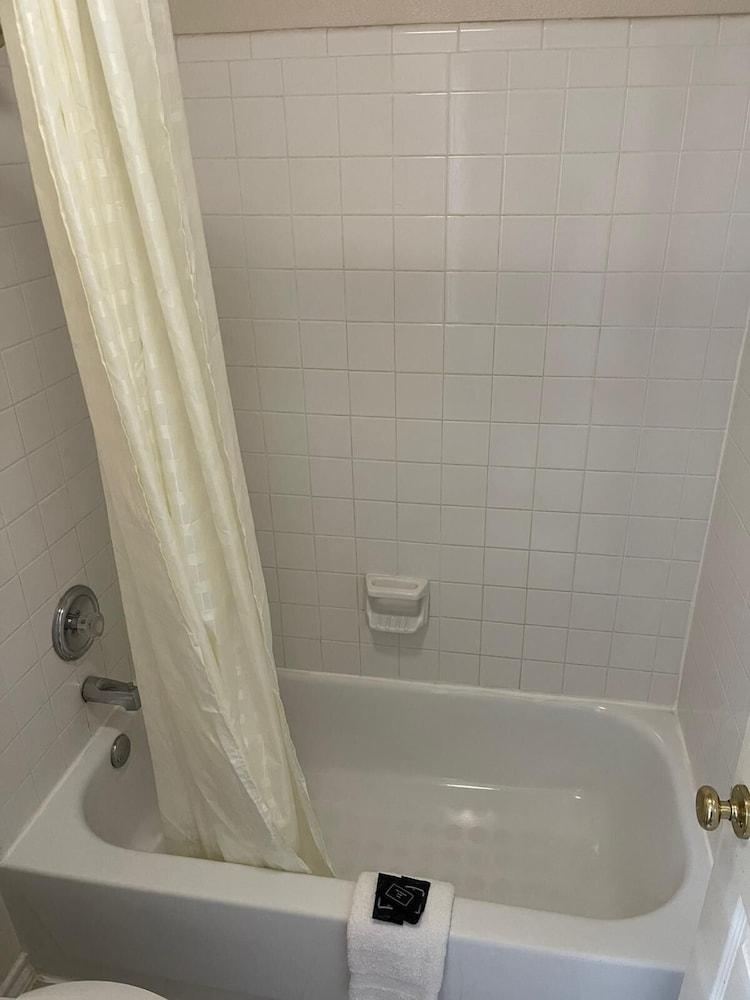 Lakeside Inn And Suites