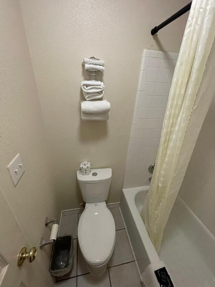Lakeside Inn And Suites