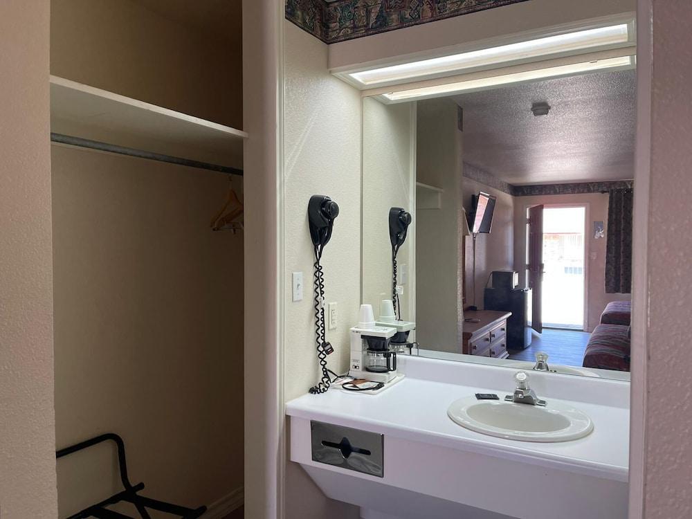Lakeside Inn And Suites