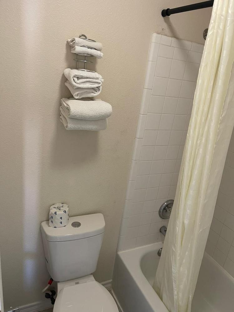 Lakeside Inn And Suites