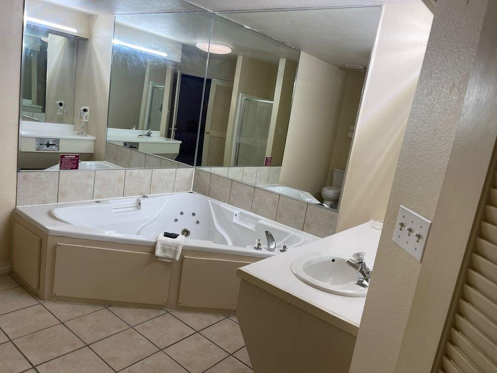 Lakeside Inn And Suites