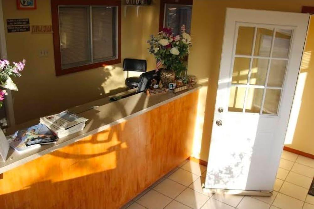 Lakeside Inn And Suites