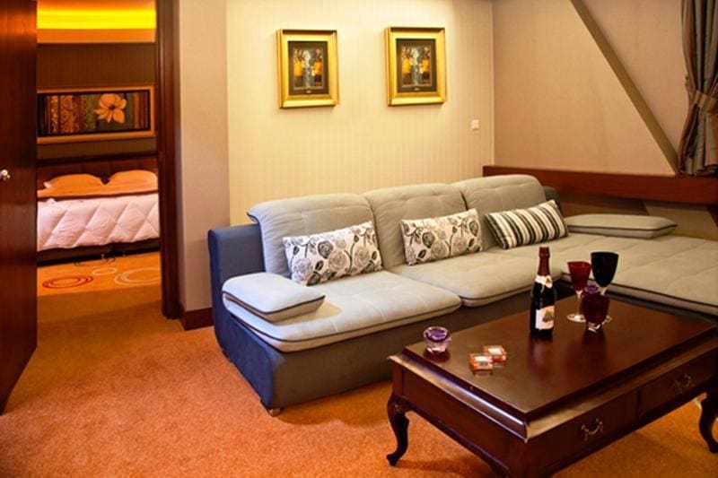 Shiraz Hotel