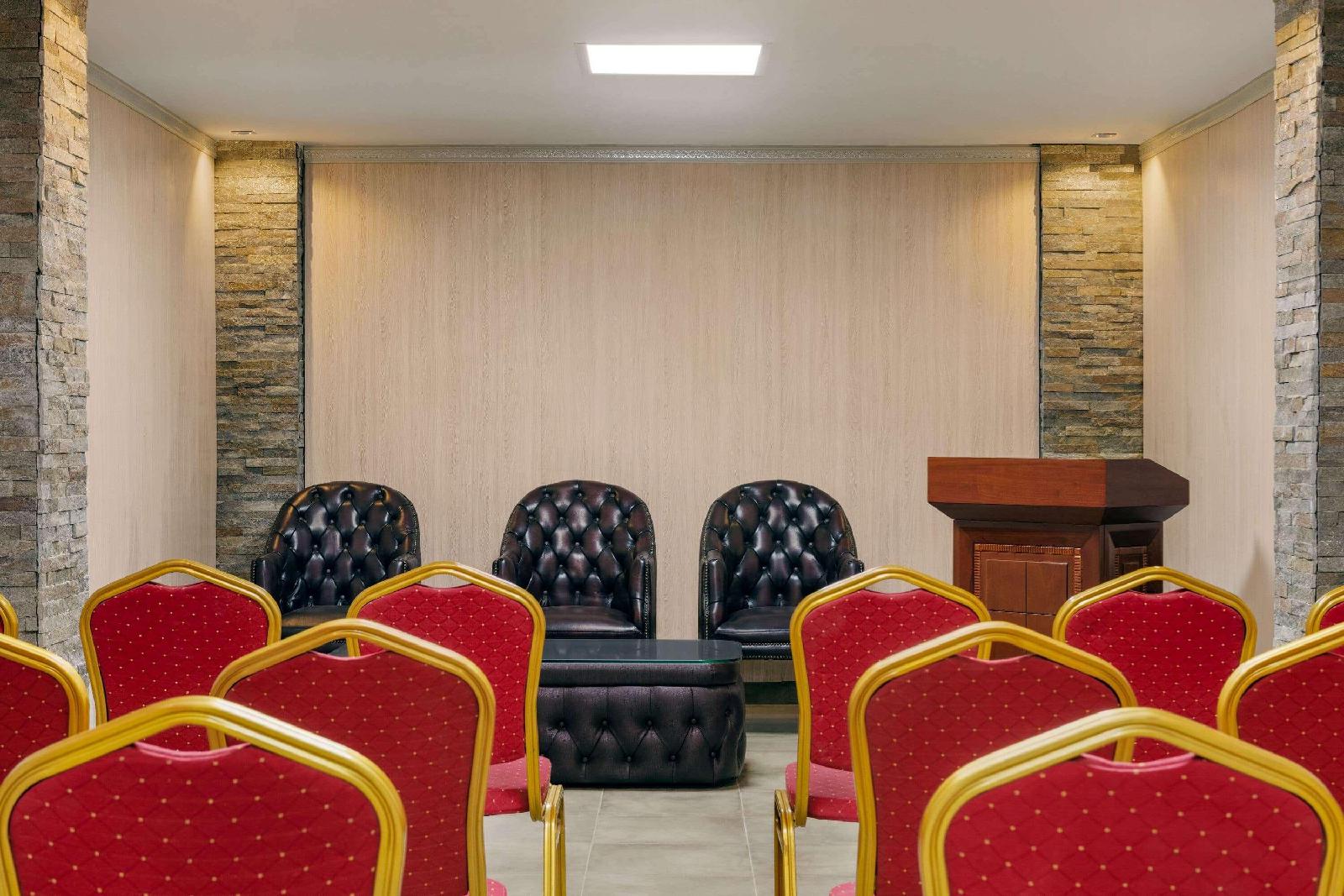 Days Hotel and Suites by Wyndham Dakar