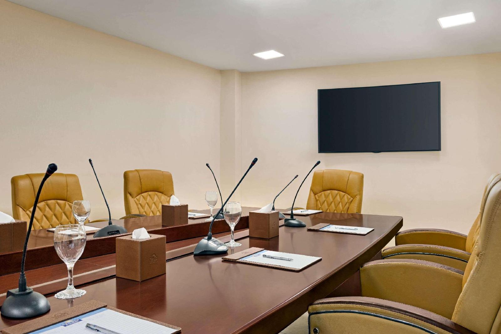 Days Hotel and Suites by Wyndham Dakar