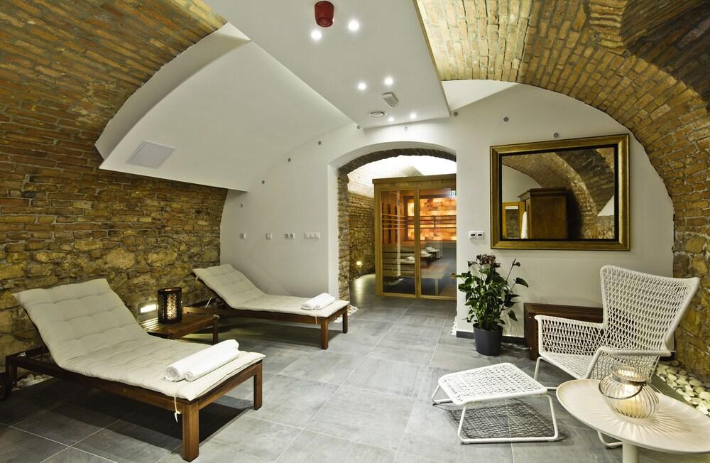Adele Boutique Hotel