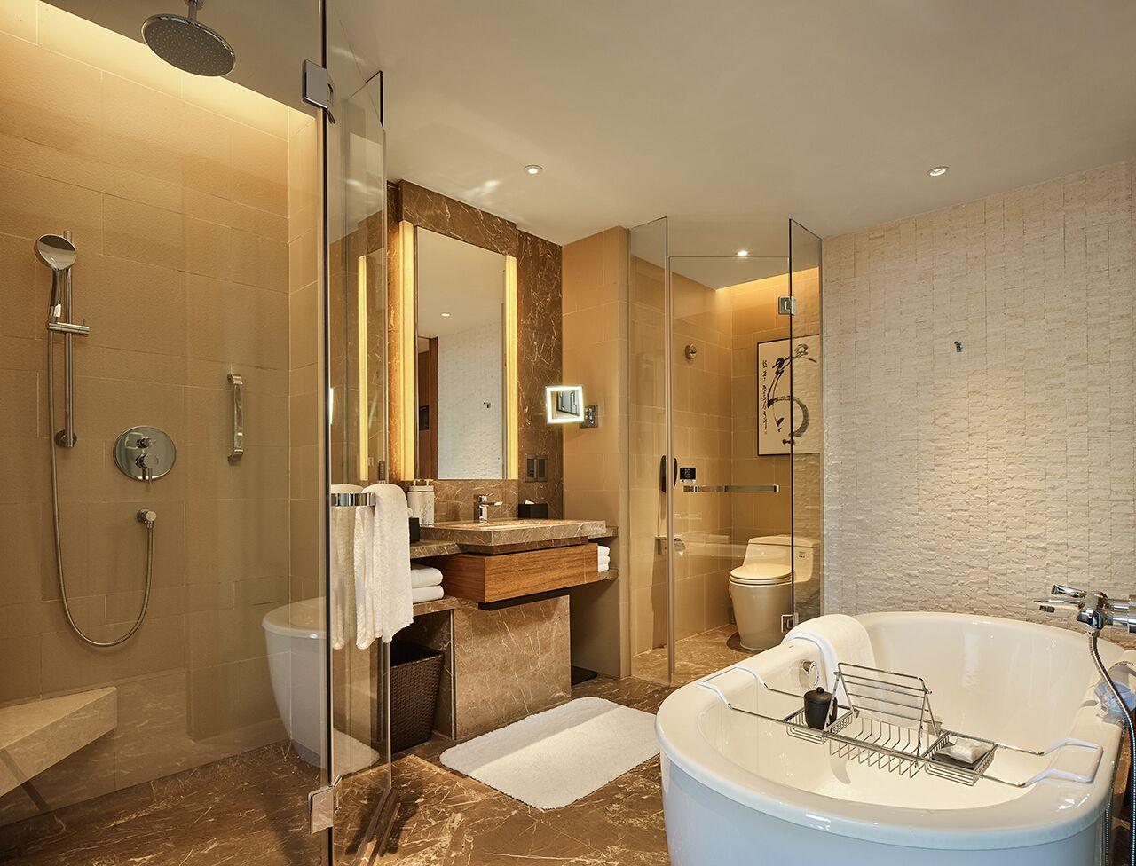 HUALUXE™ Hotels & Resorts Ningbo Harbor City