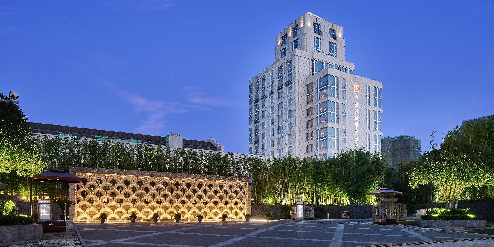 HUALUXE™ Hotels & Resorts Ningbo Harbor City