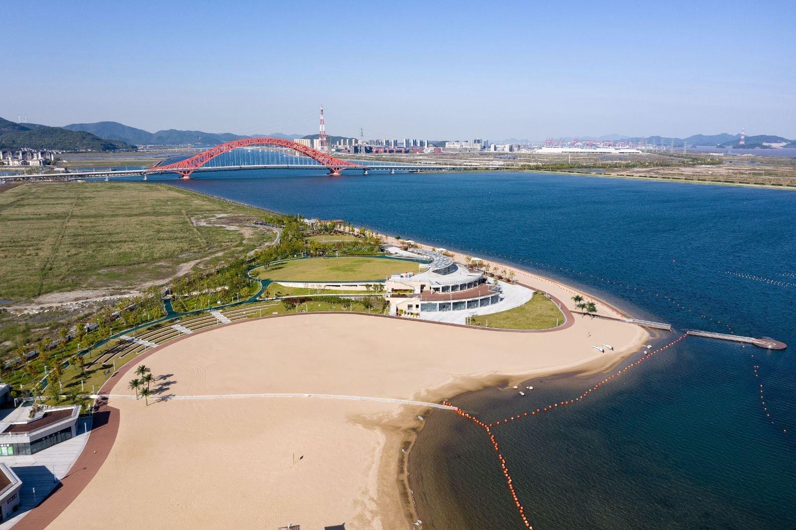 HUALUXE™ Hotels & Resorts Ningbo Harbor City