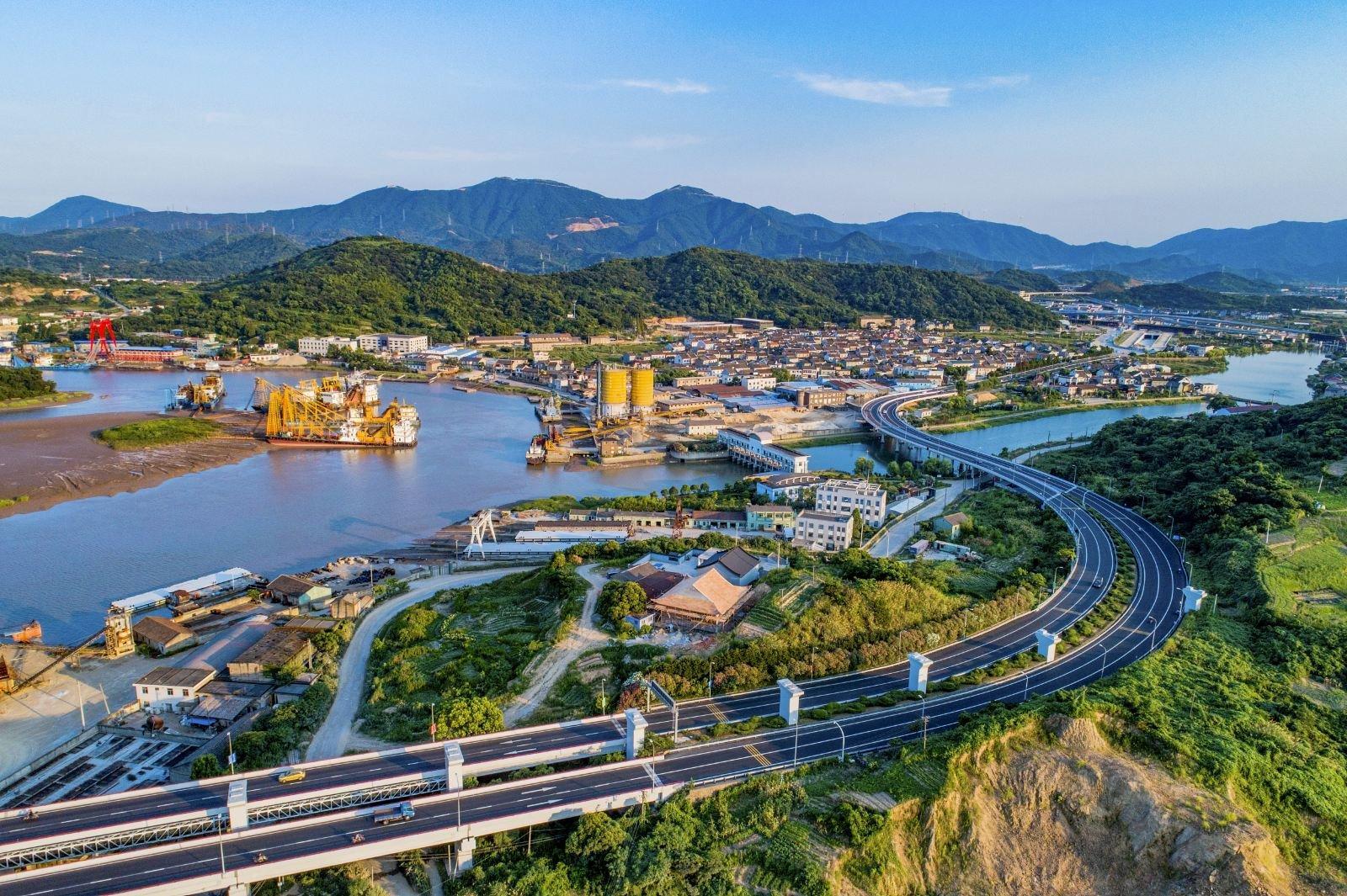 HUALUXE™ Hotels & Resorts Ningbo Harbor City
