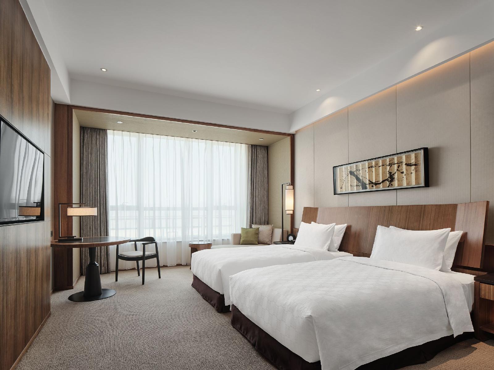 HUALUXE™ Hotels & Resorts Ningbo Harbor City