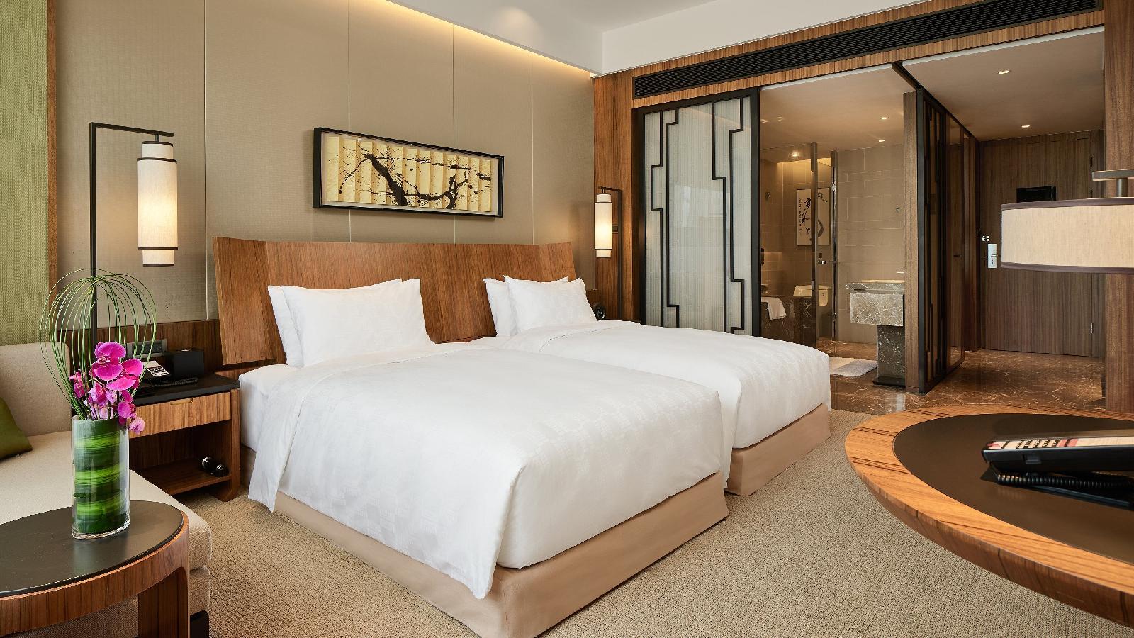 HUALUXE™ Hotels & Resorts Ningbo Harbor City