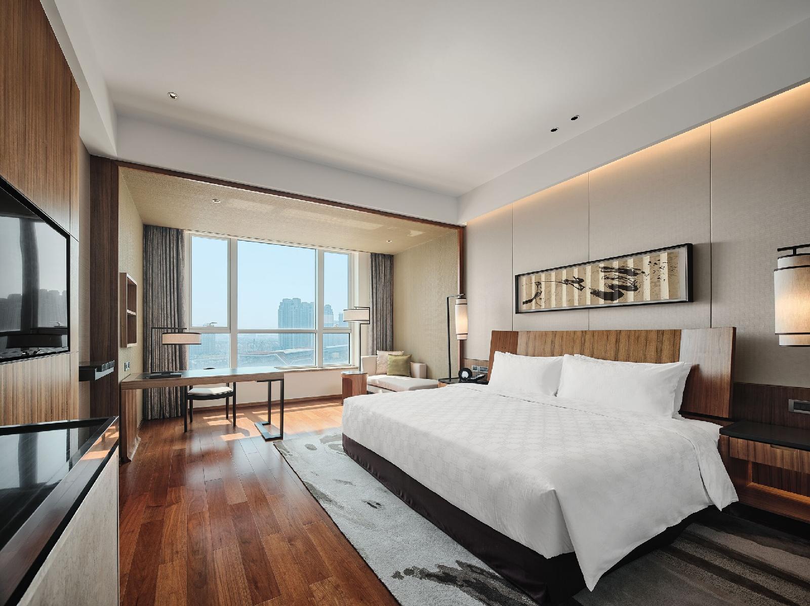 HUALUXE™ Hotels & Resorts Ningbo Harbor City