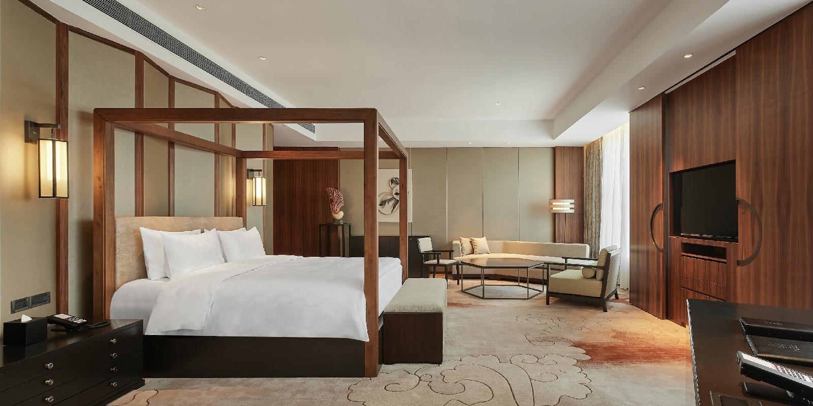 HUALUXE™ Hotels & Resorts Ningbo Harbor City