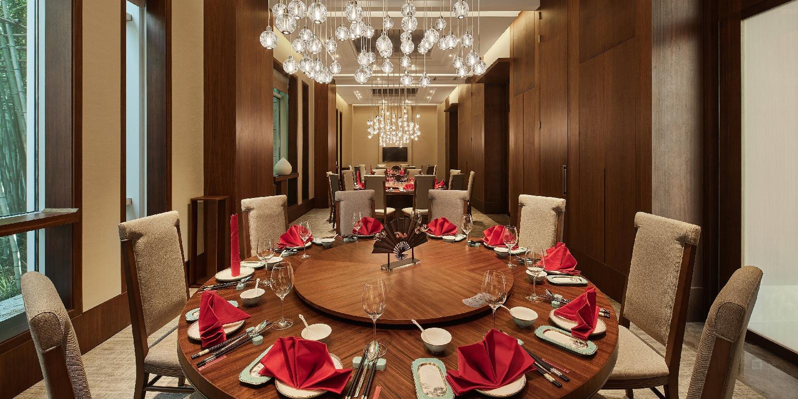 HUALUXE™ Hotels & Resorts Ningbo Harbor City
