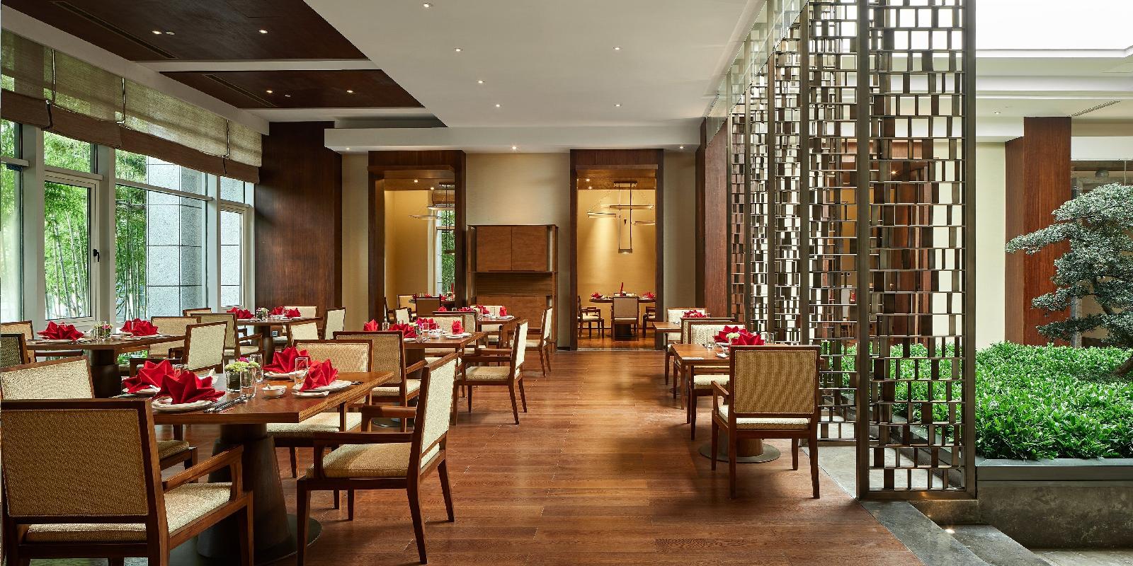 HUALUXE™ Hotels & Resorts Ningbo Harbor City
