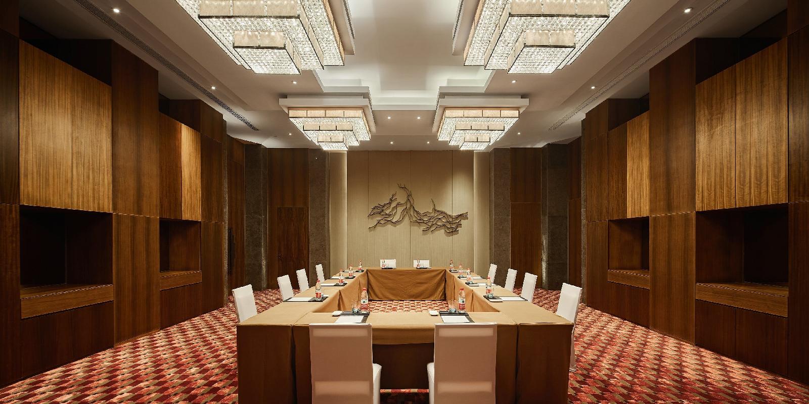 HUALUXE™ Hotels & Resorts Ningbo Harbor City