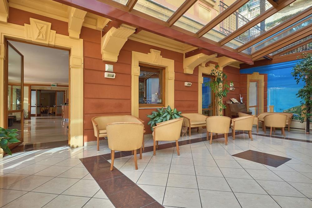 Hotel Careni