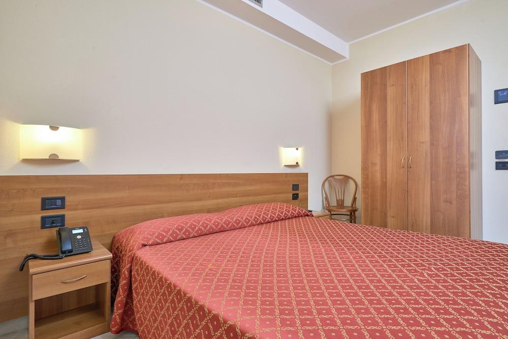 Hotel Careni