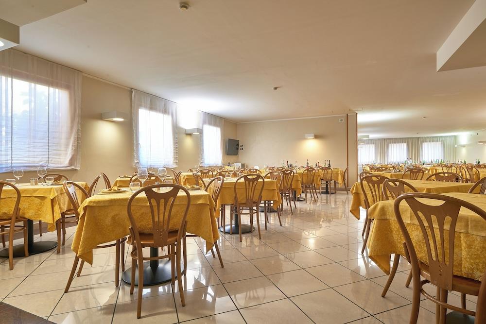 Hotel Careni