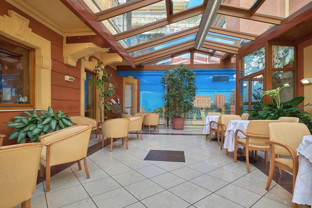Hotel Careni