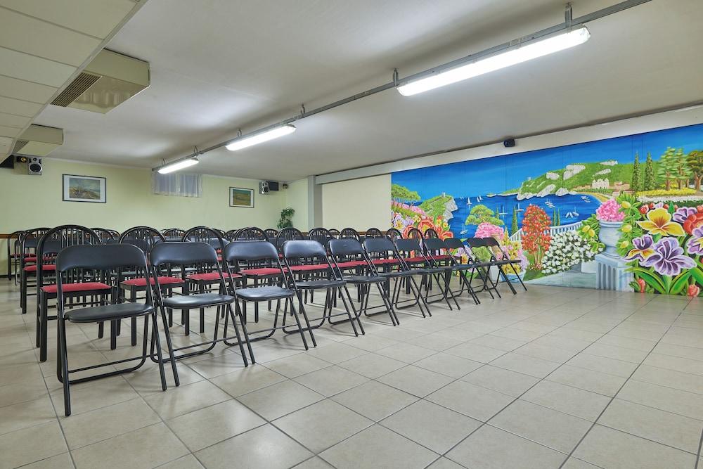 Hotel Careni