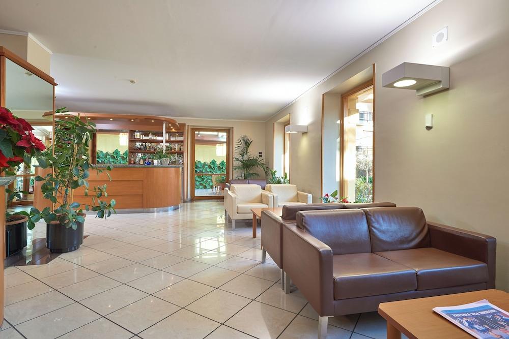 Hotel Careni