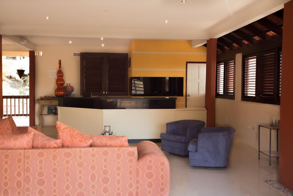 Punta West (Bed and Breakfast)