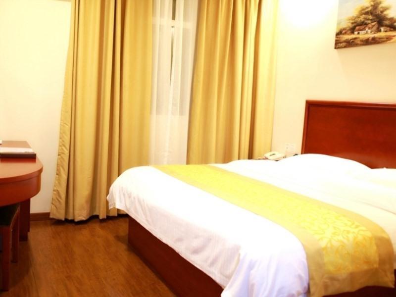 GreenTree Inn Shanghai Hongqiao Hub Caoan Road Huajiang Branch Road Express Hotel