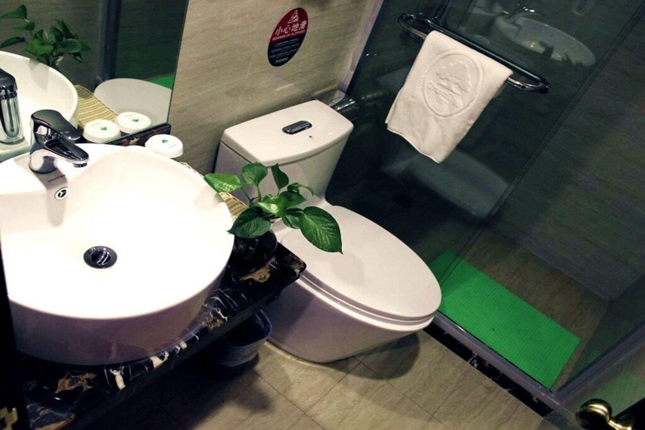 GreenTree Inn Shanghai Hongqiao Hub Caoan Road Huajiang Branch Road Express Hotel