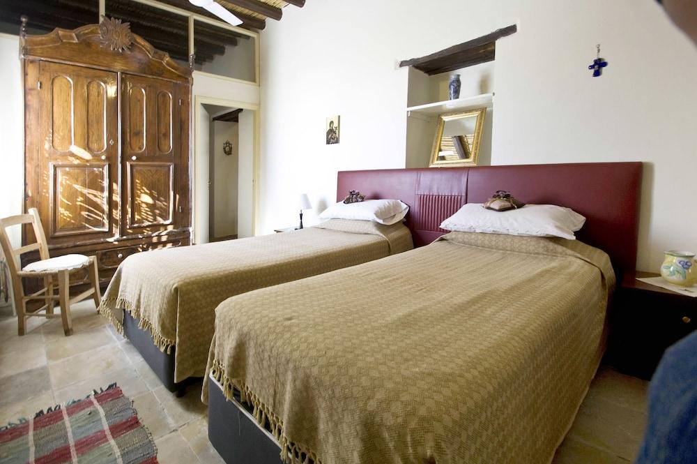 Vouni Lodge