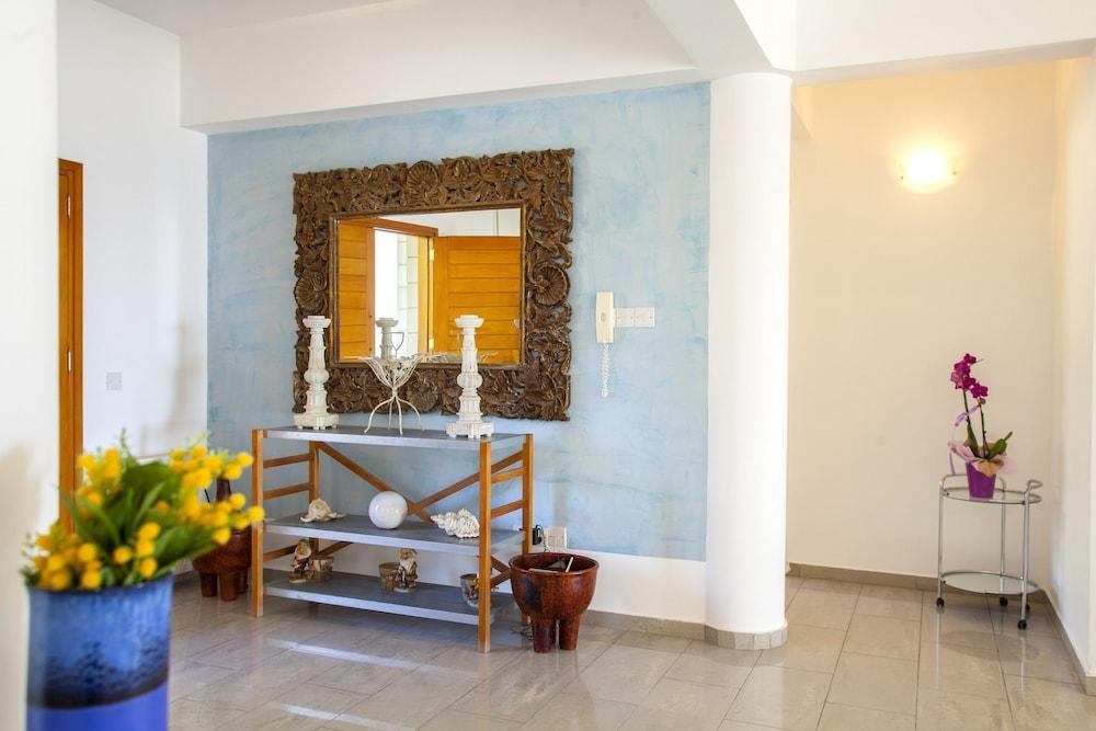 Sunset Beachfront Villa Meneou