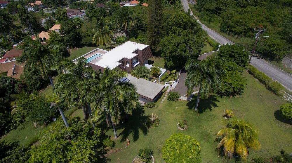 Paradise Burlington Villa