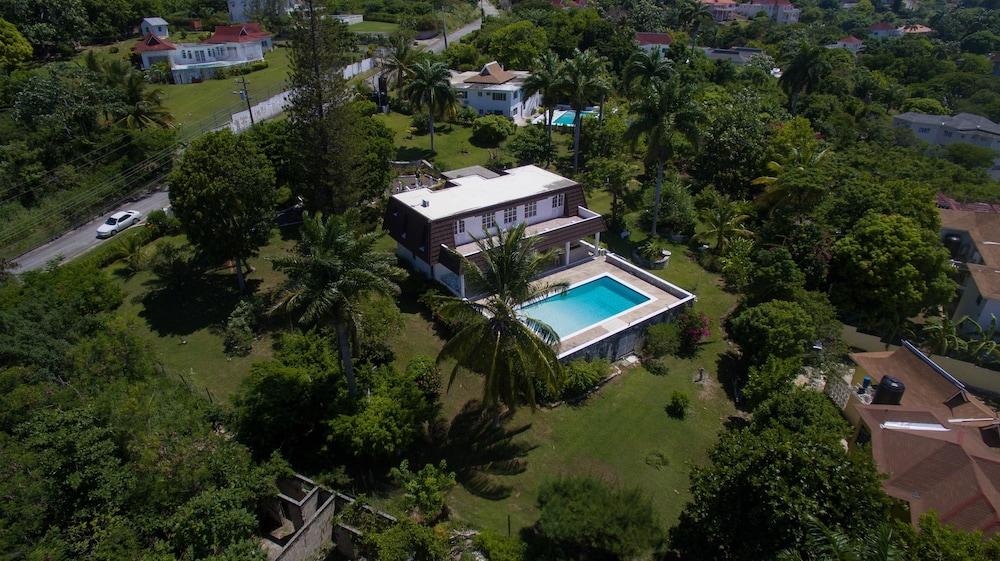 Paradise Burlington Villa
