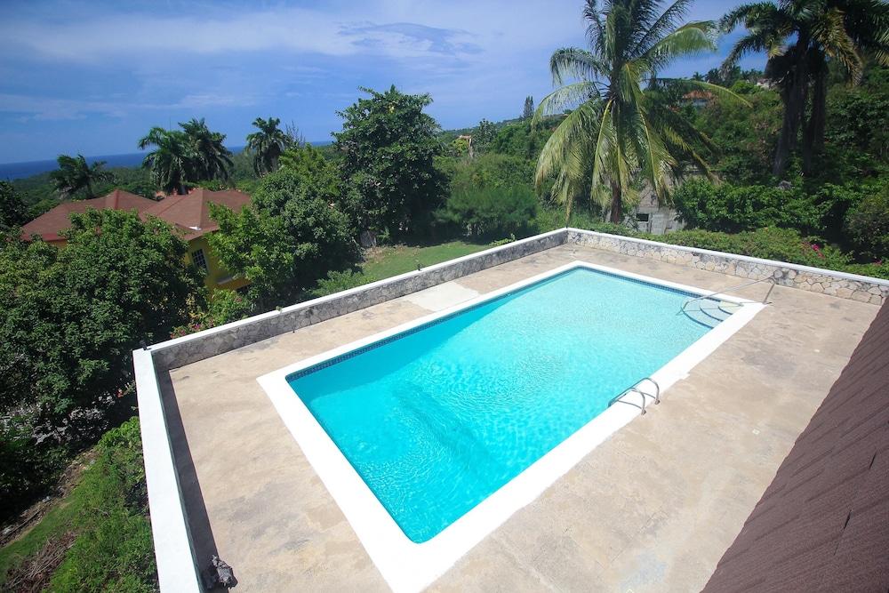 Paradise Burlington Villa
