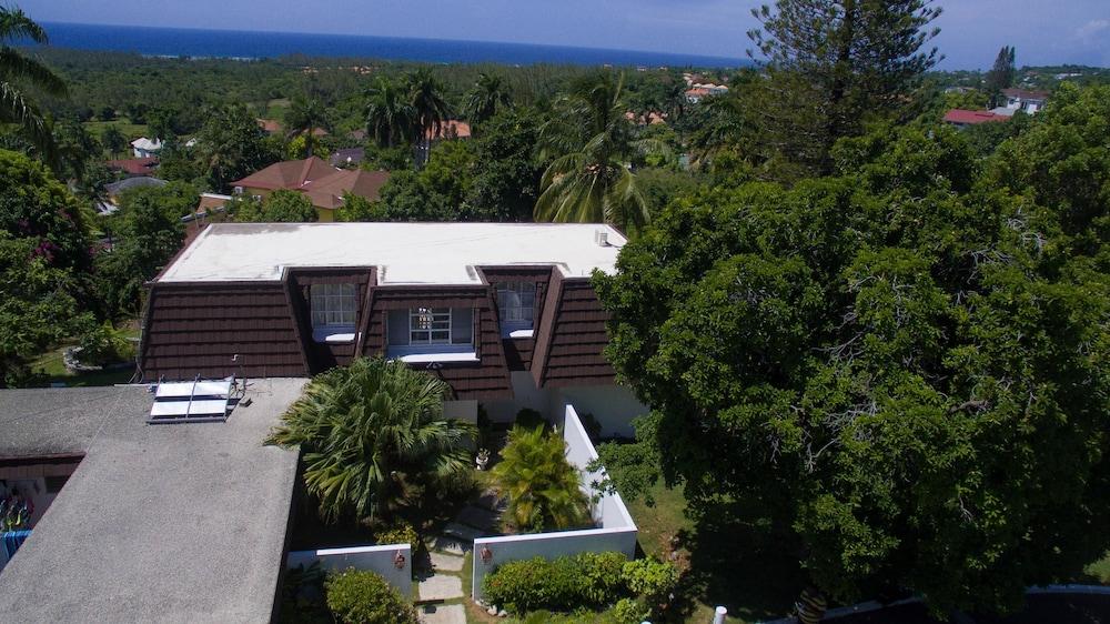 Paradise Burlington Villa