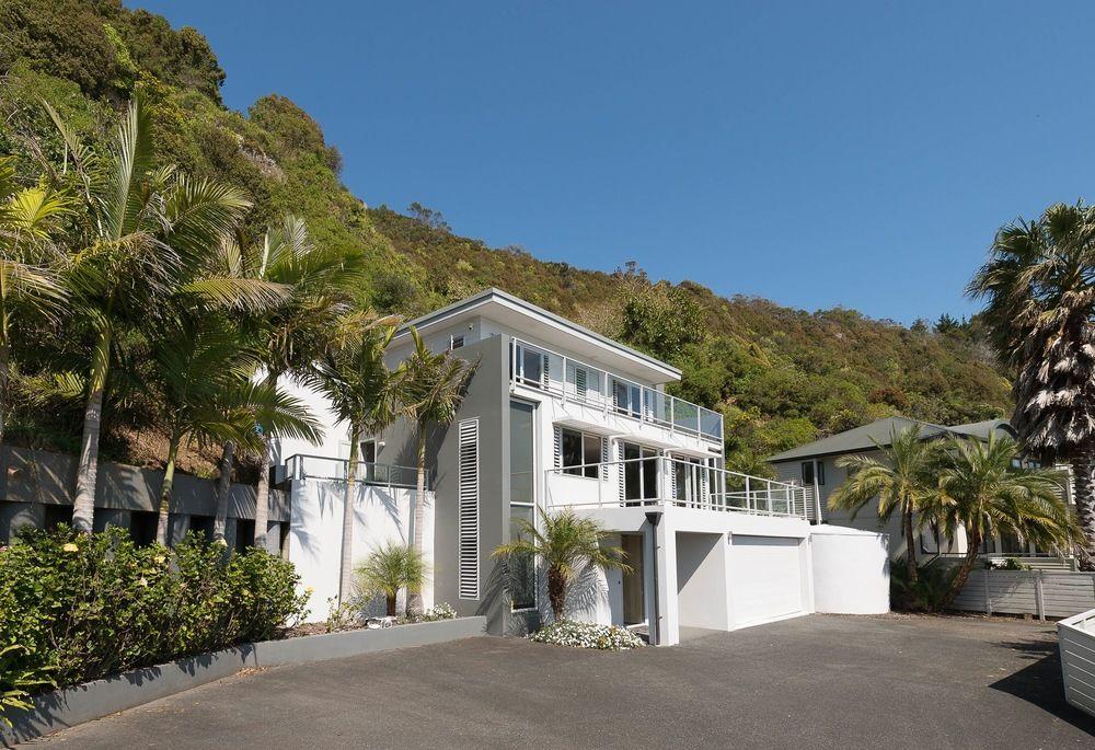 Sea Breeze Lodge
