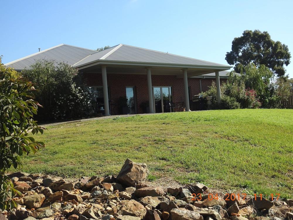Barkly Suites Apartments