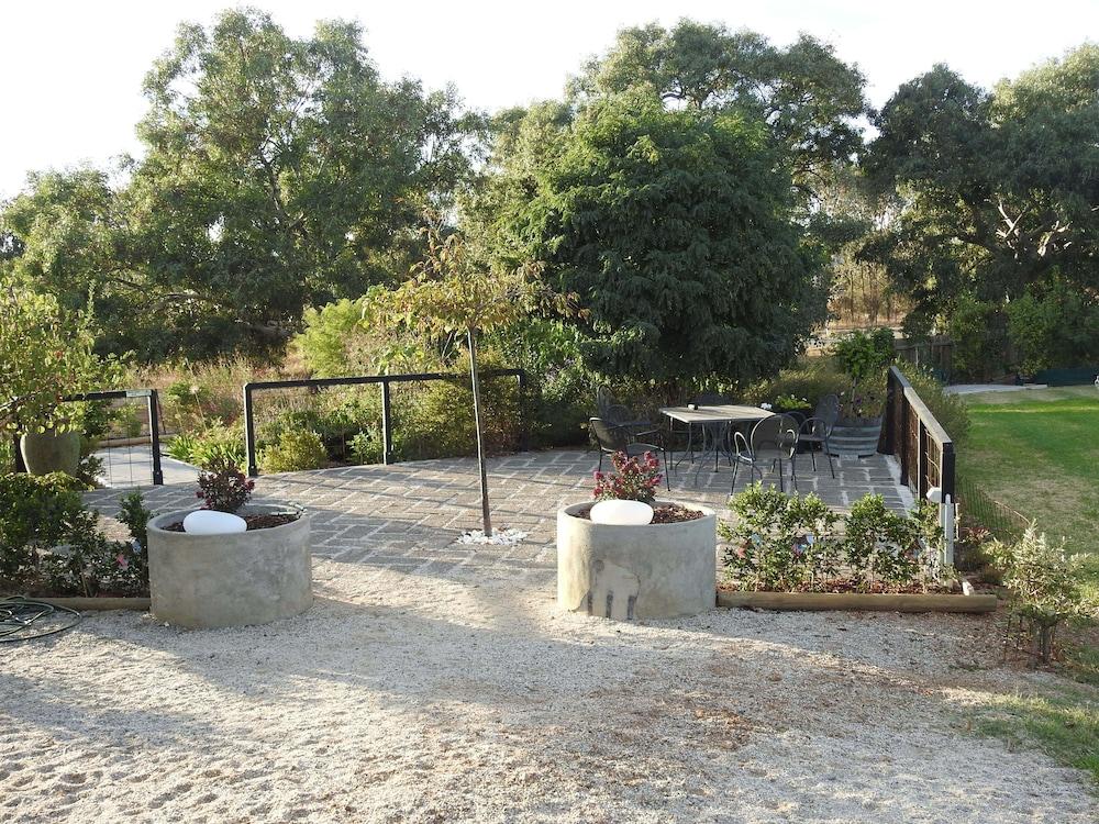 Barkly Suites Apartments