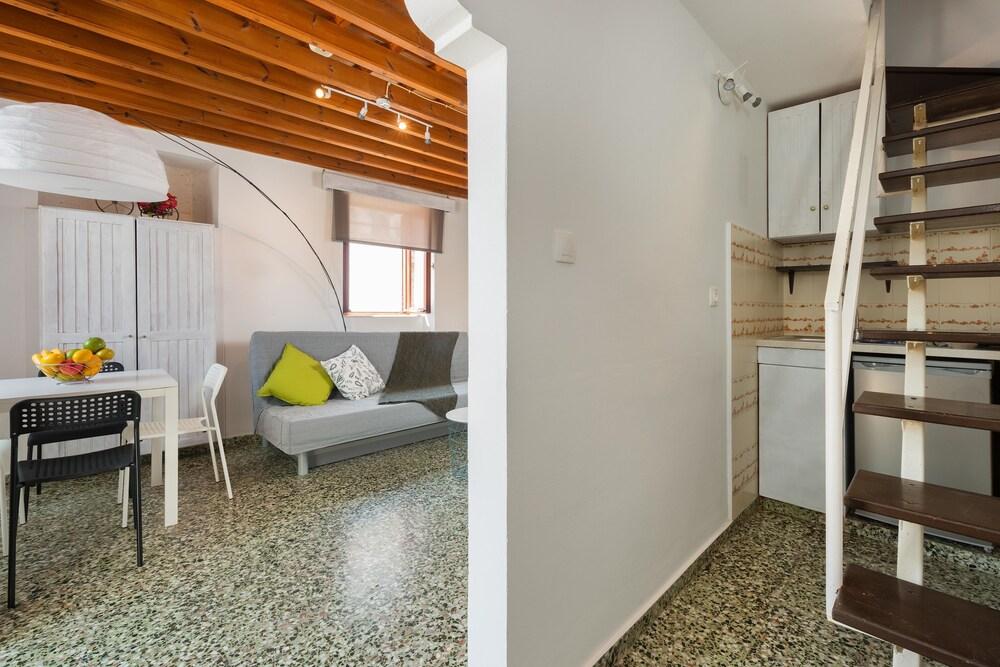 Lindos Citrin Studios