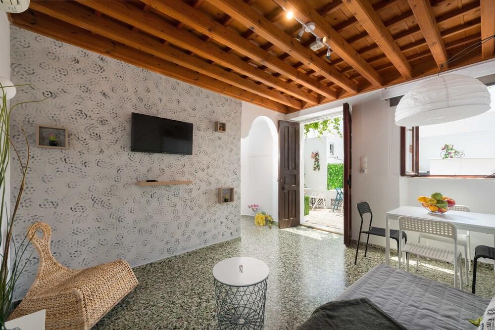 Lindos Citrin Studios