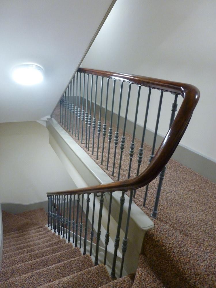 Base Serviced Apartments - Sir Thomas Street