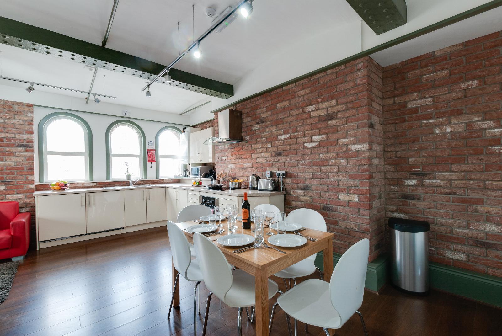 Base Serviced Apartments - Sir Thomas Street