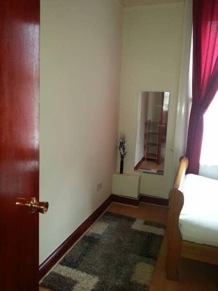 Kensington and Chelsea Apartment