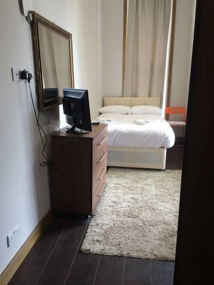 Kensington and Chelsea Apartment