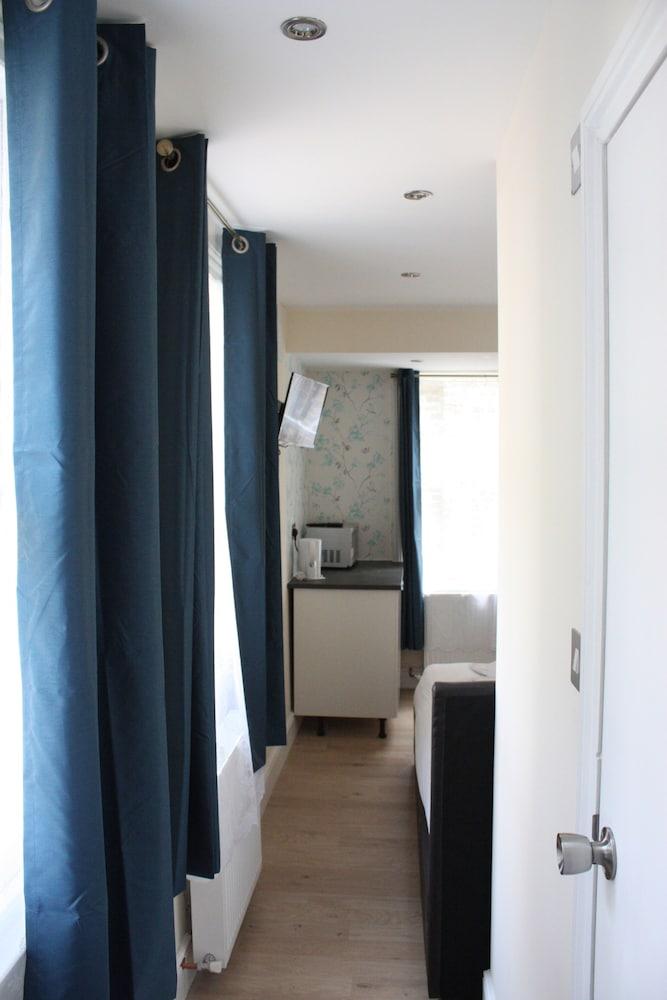 Kensington and Chelsea Apartment