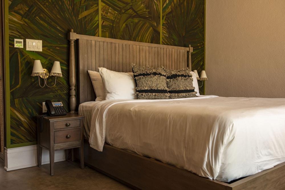 Itz'ana Resort & Residences