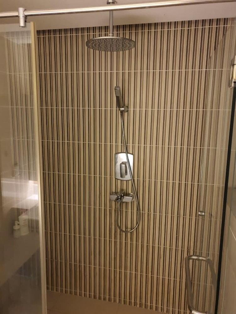 Airporter Bukit Bintang Residence