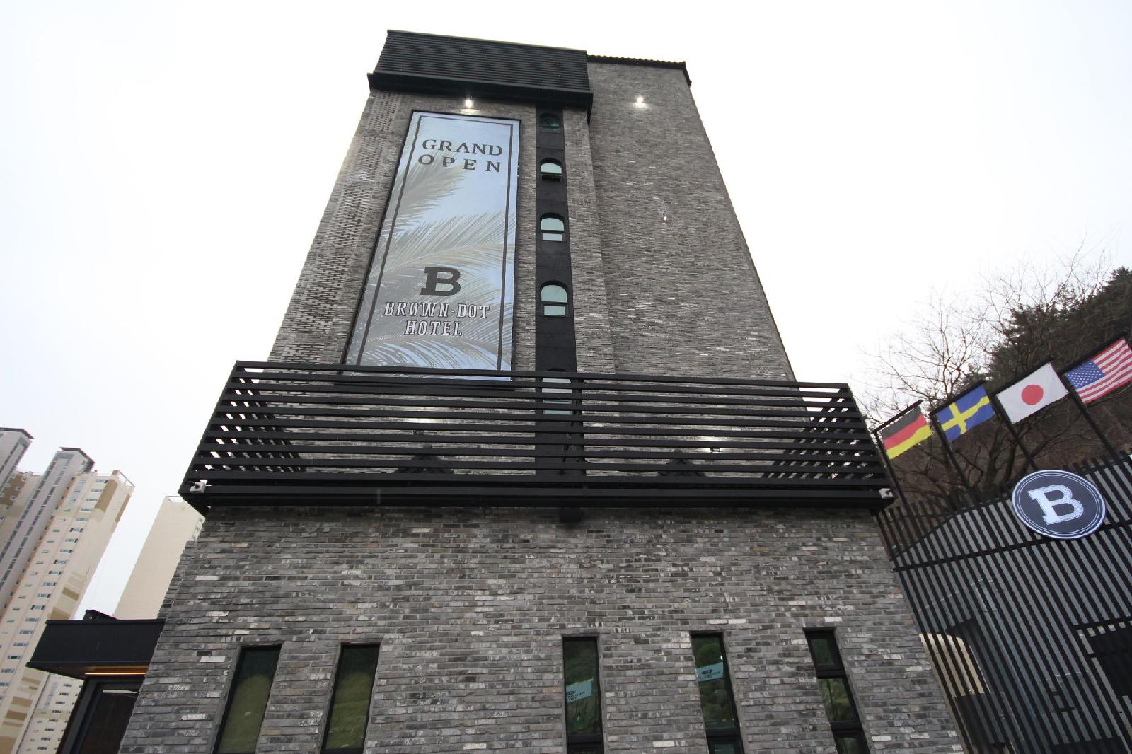 Brown Dot Hotel Jinhae