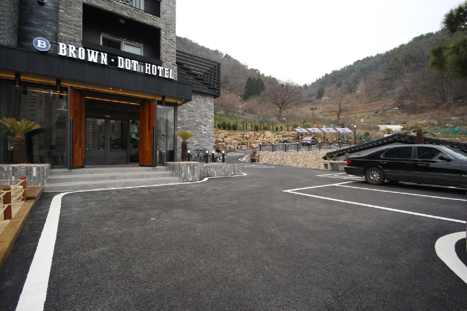 Brown Dot Hotel Jinhae